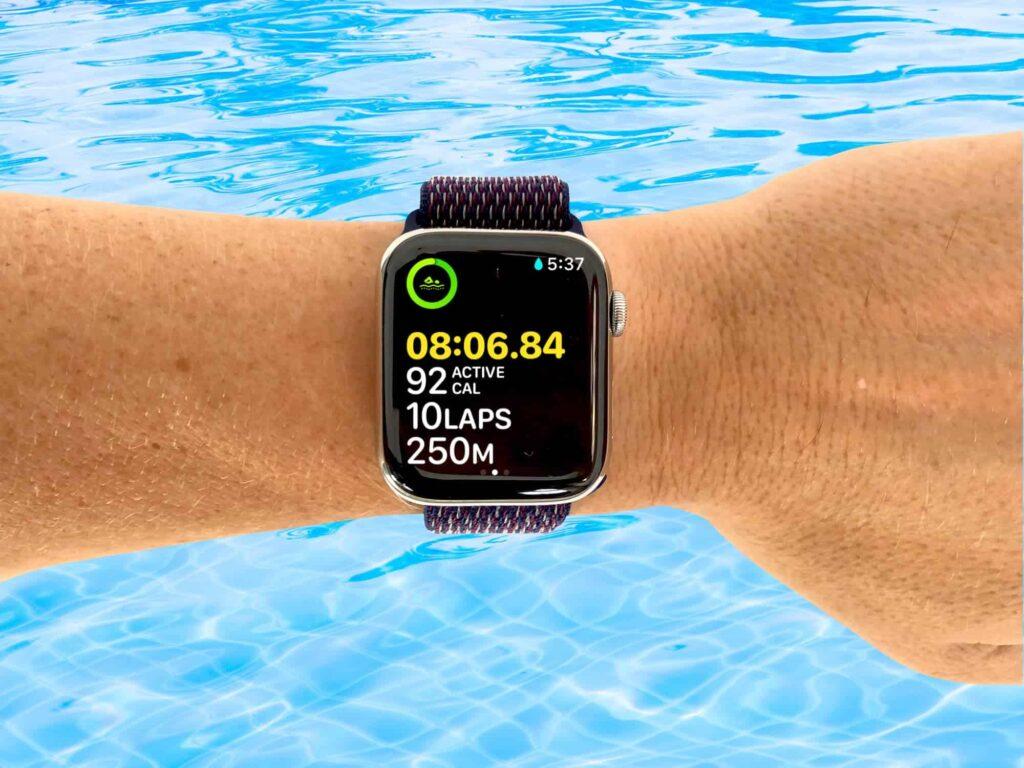 apple smartwatch for swimming